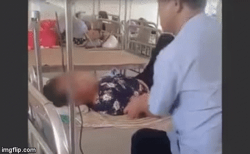 Video: Phẫn nộ cảnh người chồng tát đôm đốp vào mặt vợ đang nằm trên giường bệnh