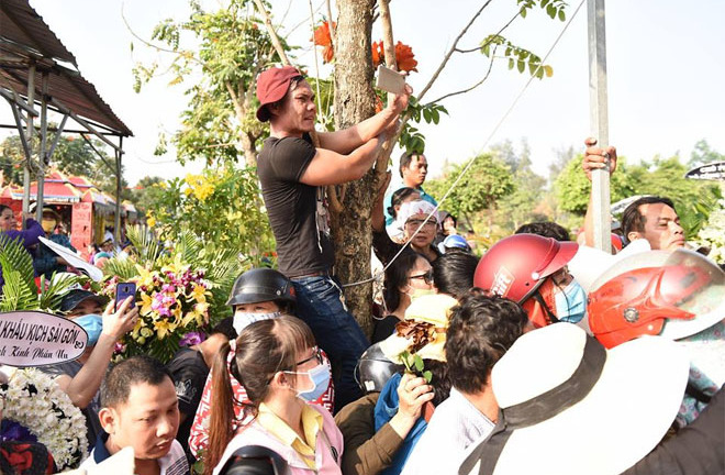 Livestream đám tang nghệ sĩ: Bất chấp tất cả chỉ vì câu view, sống ảo