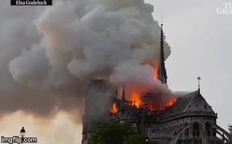 Video: Cận cảnh biển lửa ngùn ngụt nhấn chìm Nhà thờ Đức Bà Paris