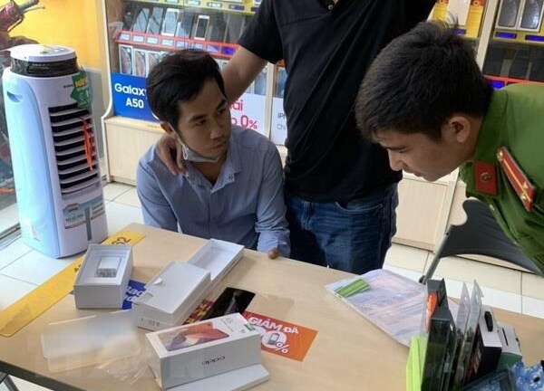 Đồng Nai: Bắt thanh niên sử dụng giấy tờ giả để mua hàng trả góp