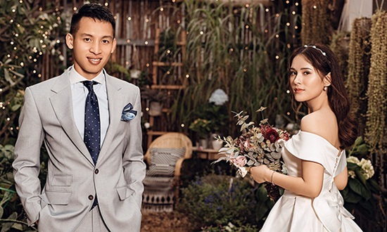Tiền vệ tuyển Việt Nam Đỗ Hùng Dũng thông báo kết hôn, cô dâu là mối tình đầu