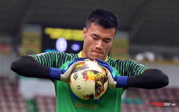 Lý do khó ngờ khiến thủ thành Bùi Tiến Dũng đối diện nguy cơ giải nghệ sớm