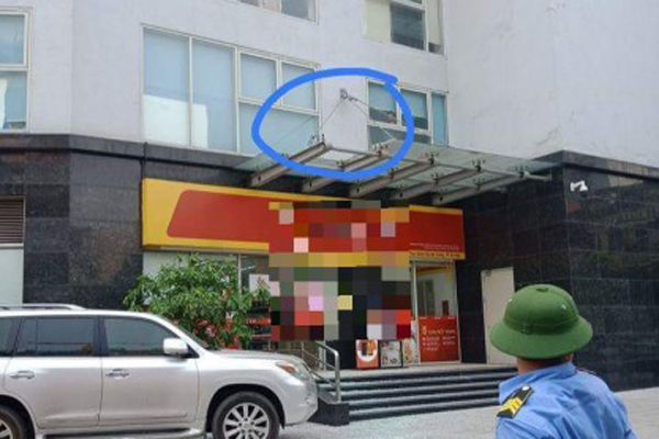 Hà Nội: Bé trai 4 tuổi rơi từ tầng 11 chung cư đã tử vong tại bệnh viện