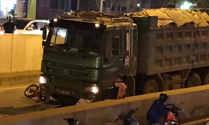 Hà Nội: Hiện trường vụ tai nạn thảm khốc khiến 1 người tử vong ở hầm Kim Liên