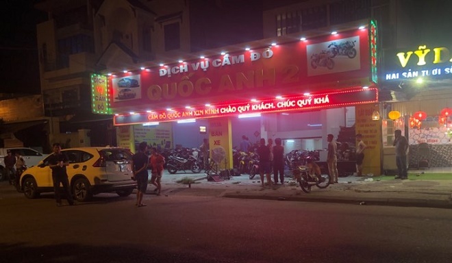 Khởi tố vụ án nhóm côn đồ hung hãn dùng hung khí chém bị thương nhiều người