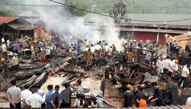 Lai Châu: Hỏa hoạn thiêu rụi 6 căn nhà, kho hàng tại chợ Nậm Cuổi