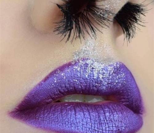 Lạ: Trào lưu làm đẹp bằng... lông mũi của các thiếu nữ trên mạng