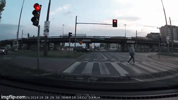 Video: Ô tô lao như tên bắn đâm thẳng mô tô giữa giao lộ