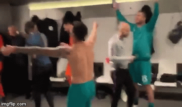 Clip: Điều gì xảy ra trong phòng thay đồ của Tottenham sau chiến thắng lịch sử trước Ajax?