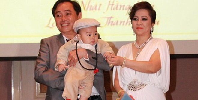 Tiết lộ về đại gia chiều vợ con bậc nhất Việt Nam, mua xe 40 tỷ tặng vợ