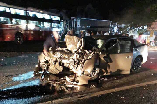 Vụ xe khách đấu đầu ôtô con, 2 người chết: 1 nạn nhân là cán bộ CSGT Lâm Đồng