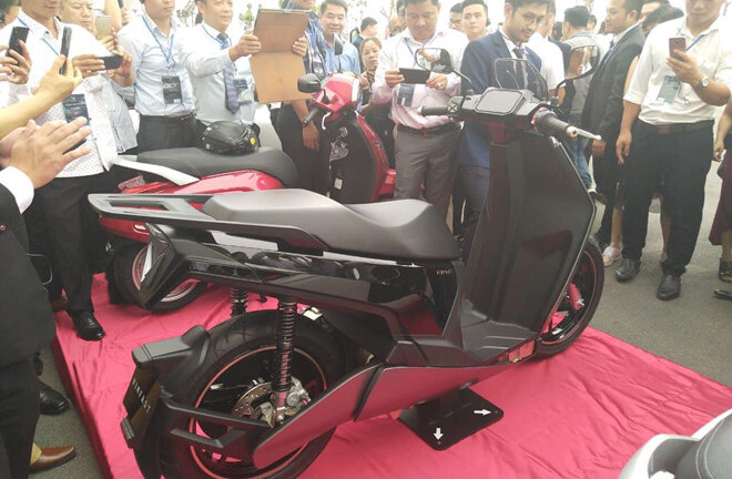 Mẫu xe máy điện VinFast V9 vừa bất ngờ xuất hiện có gì đặc biệt?