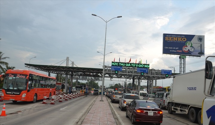 Cơn cớ gì cứ phải loay hoay... đổi một chữ cho trạm BOT?