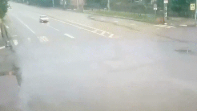 Video: Chạy xe kiểu tự sát, ô tô phát nổ kinh hoàng, tài xế chết trong ca bin