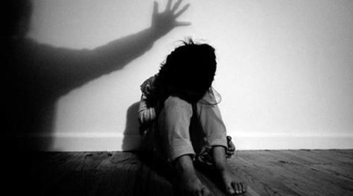 Vụ cha dượng xâm hại tình dục bé gái 11 tuổi ở Lào Cai: Đề nghị đổi tội danh