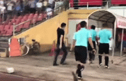 Video: CĐV Hải Phòng ném chai lọ xuống sân sau trận Hải Phòng tiếp Thanh Hóa