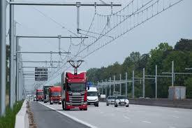 Góc công nghệ: Xe vừa chạy vận tốc 90km/h vừa được sạc điện trên đường