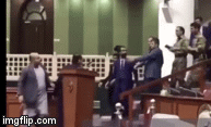 Video: Nghị sĩ Afghanistan rút dao đe dọa đối thủ ngay trên nghị trường