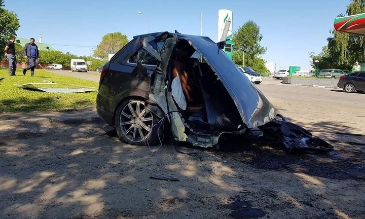 Audi Q7 hạng sang gặp nạn, đầu và đuôi xe tách làm đôi, nằm cách nhau hơn chục mét