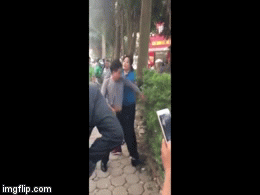 Hà Nội: Xác minh thông tin người phụ nữ đánh người đàn ông sàm sỡ mình trên xe buýt