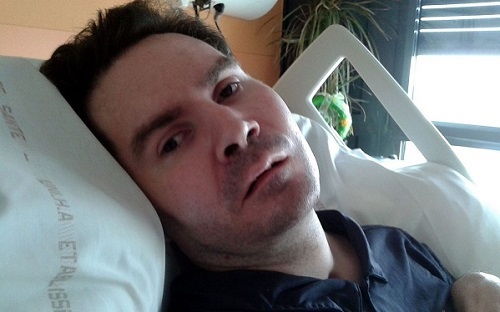 Bố mẹ nam bệnh nhân sống thực vật hơn 10 năm đấu tranh để con tránh 