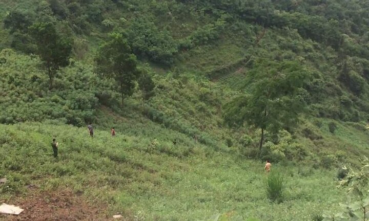 Hà Giang: Xe tải mất lái lao xuống vực sâu 400m, 2 người tử thương