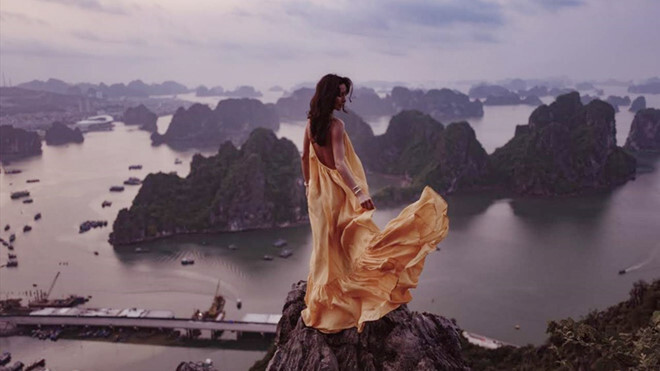 Cháu gái tỷ phú giàu nhất nước Anh đợi 3 lần để chụp ảnh “sống ảo” trên núi Bài Thơ