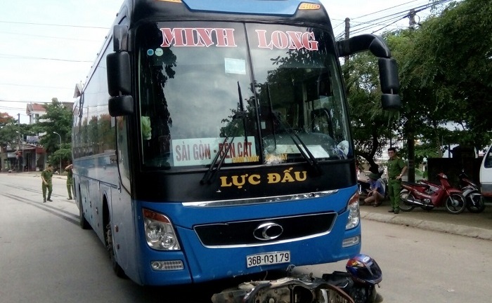 Thạch Thành - Thanh Hóa : Xe khách đấu đầu xe máy, một người tử vong. 