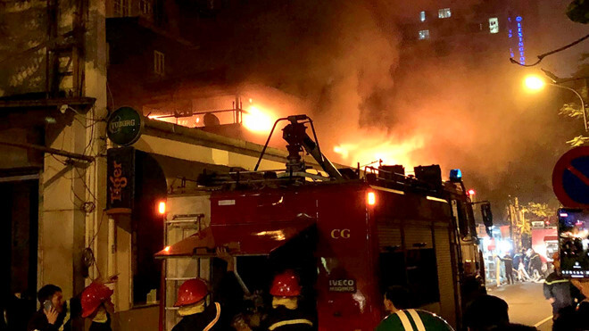 Quán bia Hải Xồm cháy dữ dội trong đêm, thực khách bỏ chạy toán loạn