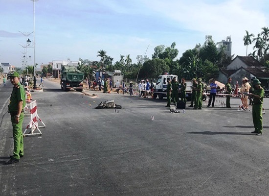 Nữ sinh lớp 12 bị xe tải cán tử vong trên đường đi ôn thi tại Quảng Ngãi