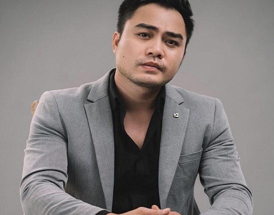 Đăng ảnh khác xa trong phim, ông chồng bị ghét nhất 