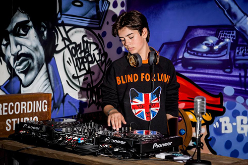 Nhờ 3 lời khuyên của mẹ, cậu bé 8 tuổi vượt lên thành CEO trẻ tuổi nhất nước Anh