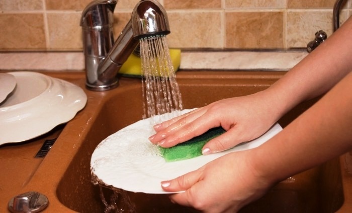 7 sai lầm khi dùng nước rửa chén mà các bà nội trợ thường mắc phải