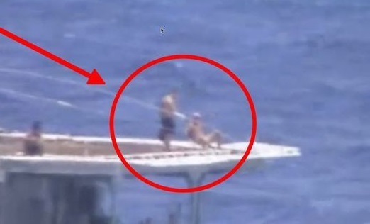 Đô đốc Nga lên tiếng lý giải việc thủy thủ tắm nắng trong khi chiến hạm suýt đâm tàu Mỹ