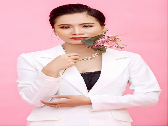 Cô gái trẻ kiếm tiền triệu mỗi ngày từ kinh doanh online