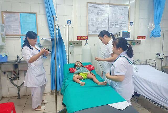 Lào Cai: Bé gái 3 tuổi nhập viện cấp cứu vì sốc phản vệ do bị kiến đốt