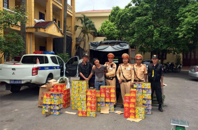 Bắc Giang: Chặn xe chạy quá tốc độ, CSGT phát hiện gần 300kg pháo nổ