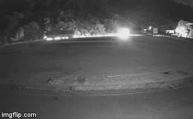 Video: Khoảnh khắc va chạm kinh hoàng giữa xe tải và xe khách ở Hòa Bình khiến 41 người thương vong