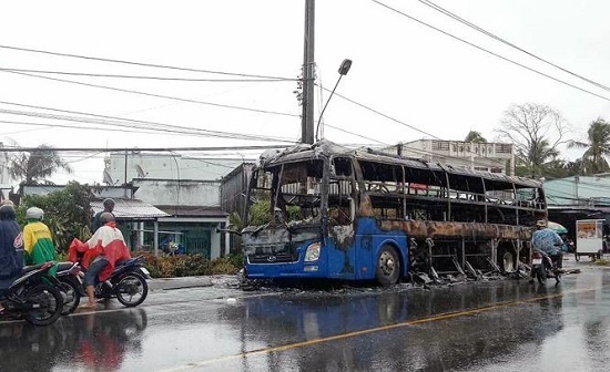 Giám định chất lượng nguyên liệu trong vụ xe khách bốc cháy trơ khung ở Sóc Trăng