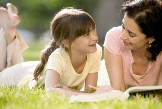 Món quà giá trị nhất bố mẹ dành tặng cho con: Hạnh phúc của chính bố mẹ!