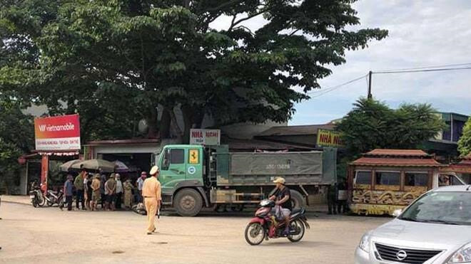 Tin tức tai nạn giao thông mới nhất hôm nay 27/6/2019: Xe máy chở 4 va chạm ô tô tải, 2 người tử vong