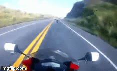 Video: Lao nhanh như “bay”, 2 tay đua phải trả giá đắt