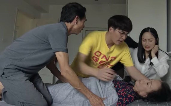 Phim Nàng dâu order tập 25: Mẹ Yến uống thuốc ngủ tự tử sau khi bị vỡ nợ