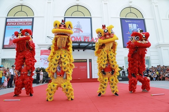 Vincom mang hàng loạt trải nghiệm hàng đầu đến TTTM đầu tiên tại Móng Cái