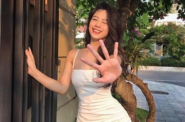 “Hotgirl thang máy” lại gây sốt với gương mặt xinh đẹp, thân hình ngày càng quyến rũ