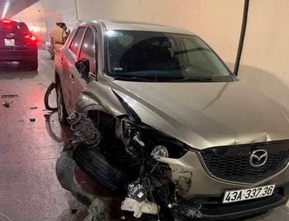 Tin tức tai nạn giao thông mới nhất hôm nay 6/7/2019: Thanh niên nghi ngáo đá gây tai nạn liên hoàn