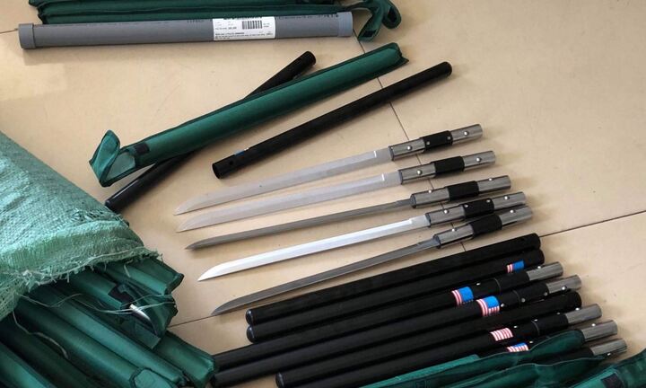 Bắt nhóm nhập 1.000 dao tự chế nguy hiểm từ Trung Quốc về TP HCM tiêu thụ