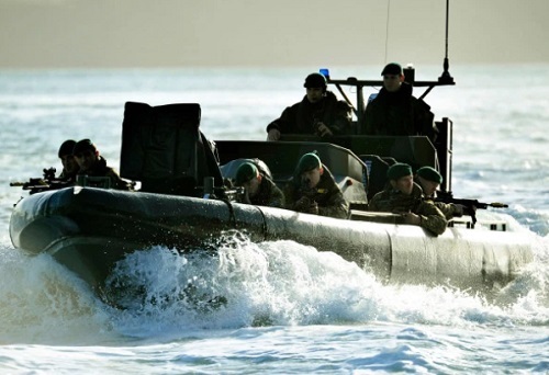 Đặc nhiệm Hải quân Anh chiến đấu với gần 100 tay súng IS để bảo vệ một gia đình Afghanistan