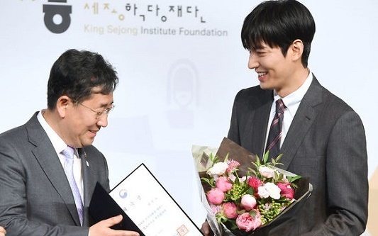 Mỹ nam Hàn Quốc Lee Min Ho đẹp 'gây thương nhớ' trong sự kiện mới