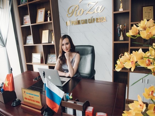 Lương Hoài Thương- CEO Thương Hiệu Mỹ Phẩm Roza-Một trong số ít doanh nhân trẻ sở hữu doanh nghiệp riêng sau khi tốt nghiệp đại học